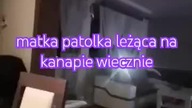 matka patolka leżąca na kanapie wiecznie