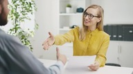 CZYM JEST EFEKT AUREOLI? - DLACZEGO OCENIAMY LUDZI PO WYGLĄDZIE?
