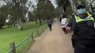 Australijska policja sprawdza kubki z kawą