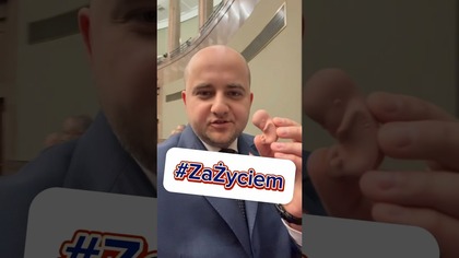 Każdy z 460 posłów otrzymał figurkę małego Jasia, dziecka w 10 tygodniu ciąży.  #dariuszmatecki #sejm