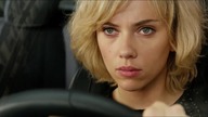 Lucy (2014) | Paryż | Samochodowa demolka