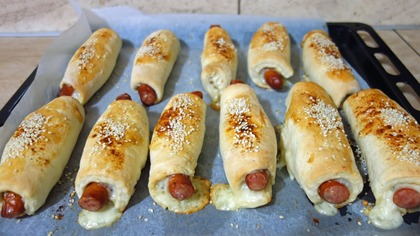 Kiełbaski w cieście pizzowym  lepsze niż hot-dogi! Hit każdej imprezy w 15 minut