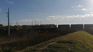 Class 66 (EMD JT42CWRM) od Freightliner Polska mija się z Impulsem