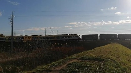 Class 66 (EMD JT42CWRM) od Freightliner Polska mija się z Impulsem