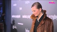 Futro i gołe nogi na pokazie. Kasia Stankiewicz wraca na salony [Plotek]