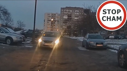 Zwężenie jezdni z powodu zaparkowanych samochodów i mała przepychanka #2167 Wasze Filmy