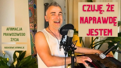 Piosenka Naprawdę jesteś LIVE nagrana do podcastu Rudasiowe Afirmacje - odc. 7 Afirmacja prawdziwego życia
https://www.youtube.com/watch?vqeE8A8vnaac&t10s 

Tu możesz wesprzeć Rudasiowe Afirmacje oraz całą moją twórczość :) 
https://buycoffee.to/michalrudas 

Odcinek 7. dotyczy refleksji nad tym, co to znaczy prawdziwie żyć. Odwołuję się w nim do inspiracji tradycyjnych kultur, żyjących w zgodzie z naturą i we wzajemnej bliskości w swoich społecznościach. 

Tekst piosenki: 

Po co złota jasny blask, kiedy mamy słońce w nas? 
Po co Tobie miasta gwar, kiedy wiatrem tańczy las? 
Po co o Twe losy strach? Niechaj go rozwieje wiatr. 
Słuchaj co w twym sercu gra, niech melodia płynie ta. 

Poczuj, że naprawdę jesteś! 

Po co Ci gromadzić tak? Od ciężarów rośnie garb. 
Rozdaj, a nie będzie brak, dziel z innymi życia skarb. 
Po co o Twe losy strach? Niechaj go rozwieje wiatr 
Poczuj co w twej duszy gra, niech melodia płynie ta. 

Poczuj, że naprawdę jesteś! 

Czuję, że naprawdę jestem 

 moje płyty kupisz tutaj: 
https://allegro.pl/uzytkownik/Padmasan 

Zapraszam Cię nie tylko do słuchania, ale i śpiewania razem ze mną - ku wysokim wibracjom i wzmocnieniu własnej energii.

Każdy odcinek to nie tylko inny temat, ale też inna podróż muzyczna, więc za każdym razem doświadczysz również nieco innego stylu muzycznego. 

Jeśli podoba się Tobie to, co robię i znajdujesz w tym wartość, to zapraszam Cię do zostania moim patronem i wsparcia mojej działalności, na: https://buycoffee.to/michalrudas

Czekam na komentarze pod filmem na YouTube z Twoimi wrażeniami czy sugestiami oraz proszę o udostępnienia, jeśli taka forma i treść zarezonowały z Tobą :)


Znajdziesz mnie też na:
Facebook: https://www.facebook.com/michalrudas/
Instagram: https://www.instagram.com/michalrudas/
Tik-Tok: https://www.tiktok.com/@michalrudas
moja strona: https://michalrudas.pl/pl/