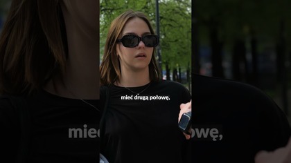  Choć wielu marzy o wielkiej miłości, ona nigdy jej nie doświadczyła. W poruszającej wypowiedzi zdradza, dlaczego  szczerze, dosadnie, bez owijania w bawełnę. Te słowa trafiają w punkt i zmuszają do refleksji.
SUBSKRYBUJ KANAŁ: https://www.youtube.com/channel/UCgPtAPMjueWjDUG25imAt_A?sub_confirmation1
 Wspieraj niezależne dziennikarstwo i pomóż nam się rozwijać:
 https://patronite.pl/Goniec
 https://www.youtube.com/channel/UCgPtAPMjueWjDUG25imAt_A/join
 Goniec -  to kanał informacyjno-publicystyczny. U nas zobaczysz: newsy, wywiady, sondy uliczne oraz bezkompromisowe reportaże - Tak mieszka Zbigniew Ziobro wyświetlono 800 tys., a materiał Iwona Wieczorek - ujawniamy całą prawdę ponad milion razy! To właśnie nasza redakcja ujawniła afery Dagmary Kaźmierskiej, Megakota czy Krzysztofa Rutkowskiego. 
 Na kanale Gońca obejrzysz takie programy jak Układ zamknięty Radka Grucy i Wojtka Mulika, czy Goniec Kryminalny Janusza Schwertnera.
 Wydarzenia, polityka, gospodarka, Sejm, newsy, debaty, konferencje, relacje na żywo, unikatowe shorts w tych tematach czujemy się najlepiej! 
 Wywiady z najbardziej znanymi postaciami polskiej sceny politycznej. Od Platformy Obywatelskiej, Lewicy, PiS, po Konfederację. Na naszej antenie regularnie goszczą tacy politycy jak Adam Bodnar, Radosław Sikorski, Krzysztof Kwiatkowski, Antoni Macierewicz, Krzysztof Bosak czy gen. Leon Komornicki.
 Zaobserwuj nasze profile:
 https://www.linkedin.com/showcase/goniec-pl/
 https://www.facebook.com/goniecpl
 https://www.instagram.com/goniec.pl/
 https://www.tiktok.com/@goniec.pl
 https://goniec.pl/

#sondauliczna #polska #miłość #zakochanie