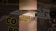 Centymetry od tragedii!  SUV kontra rogatki  #wypadek #kolej #polskiedrogi