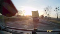 Kierowca ciężar&oacute;wki wymusza pierwszeństwo