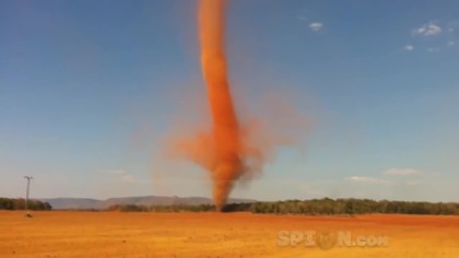 Śliczne pomarańczowe tornado