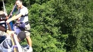 Niesamowity kawał przy skoku na bungee