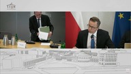 Sceny na komisji.  Kamiński wyszedł po pytaniu o trzeźwość