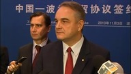 Dziennikarka zadaje pytanie