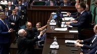 Kaczyński, Kukiz i Kaleta wtargnęli na mównicę! Awantura w Sejmie