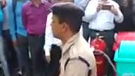 Hinduski policjant i nieodpowiedzialny pokaz