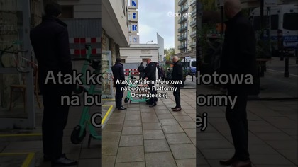 ATAK KOKTAJLEM MOŁOTOWA NA BUDYNEK PLATFORMY OBYWATELSKIEJ