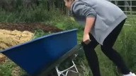 Ta dziewczyna żadnej pracy się nie boi