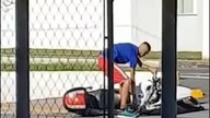 Zlodziej poddał się alarmowi w motocyklu xDD