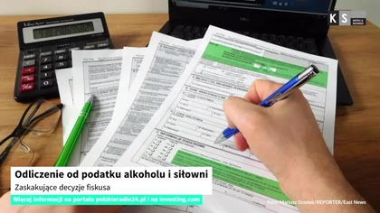 W dwa lata średnia wysokość płaconego podatku PIT wzrosła w Polsce o 42%. Równocześnie mniej niż połowa Polaków korzysta z ulg i odliczeń. Ale jak już się postaramy, to robimy to z fantazją, odzyskując koszta alkoholu, siłowni czy opieki nad psem. Trzeba tylko odpowiednio przedstawić to w urzędzie.

Więcej: https://polskieradio24.pl/artykul/3557150,odliczenie-od-podatku-alkoholu-i-silowni-zaskakujace-decyzje-fiskusa
-------------------------------------
Oglądaj serwis ekonomiczny od poniedziałku do piątku w KS Meteo & Business i po wydaniu Więcej wieczorem po 23:00 w KS Info.
Więcej informacji na portalu: https://polskieradio24.pl i na https://pl.investing.com/

WSZYSTKIE PRAWA ZASTRZEŻONE