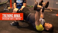 Trening MMA - Wyciskanie hantli z mostka