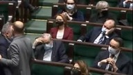 PIJANY JAK BELA poseł Sienkiewicz w Sejmie?! Budka wyprowadza go z sali