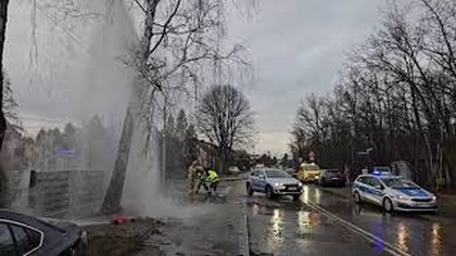 Ogromna fontanna! Uszkodzony hydrant zalał posesje