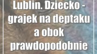 Lublin.  Dziecko - grajek na deptaku a obok prawdopodobnie odurzony piesek