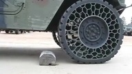 Humvee i nietypowa opona