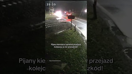 PIJANY KIEROWCA USZKODZIŁ PRZEJAZD KOLEJOWY
