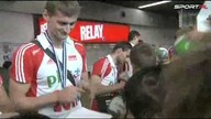 Medalowi siatkarze gorąco powitani na stołecznym lotnisku