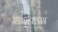 1593 Rzadki pojedynek czołg z czołgiem w #Ukraina! Czołg zastawia zasadzkę na czołg!!! (1)