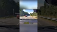 Drabina spadła prosto na auto!  #droga #kierowca #wypadek #transport #caraccident
