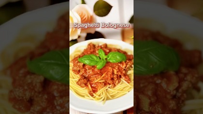Spaghetti bolognese - jak zrobić prawdziwy włoski sos? #shorts #spaghetti #bolognese #walentynki