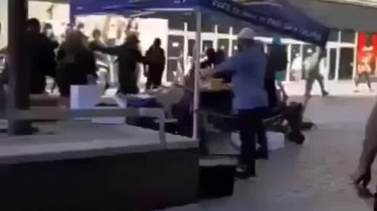 brytyjczycy rozwalaja stanowisko z koranem