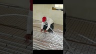 Ogrzewanie podłogowe samemu w prostym w budowie domu: Dom na start bez kredytu 63m2 #projektdomu