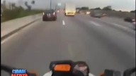 Spokojny przejazd motocyklisty
