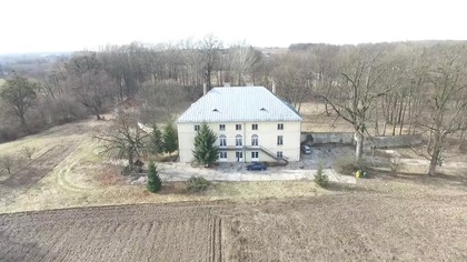 Dwór w Bronicach - PRZEDWIOŚNIE