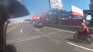 Ten kierowca nie przepada za motocyklistami   