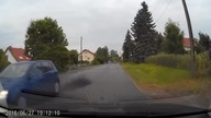 Matka ratuje dziecko przed potrąceniem