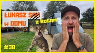 ŁUKASZ SAM (z kotem) w DOMU