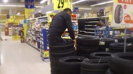 Test przyczepności opon w Tesco