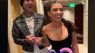 Kourtney Kardashian i Travis Barker właśnie się zaręczyli?! #shorts