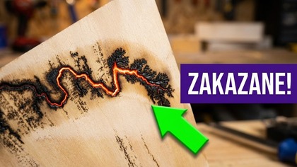 Jakie skutki powoduje przepływ prądu o napięciu 10000 V przez drewno.