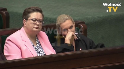 CZARNEK ZAORAŁ MINISTER NOWACKĄ I WRĘCZYŁ JEJ NIECODZIENNY PREZENT!