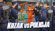 ZAMKNĄŁ SIĘ Z KRZAKIEM W KLATCE W CENTRUM WARSZAWY.  INTERWENCJA POLICJI!