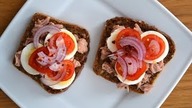 Kanapka fit z tuńczykiem i chili - [Atlas Smaków]