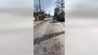 Zdruzgotana kolumna rosyjska w Buczy.