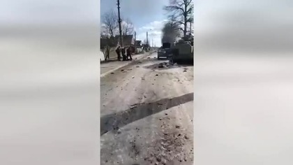 Zdruzgotana kolumna rosyjska w Buczy.
