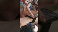 Ten telefon można owinąć na nadgarstku